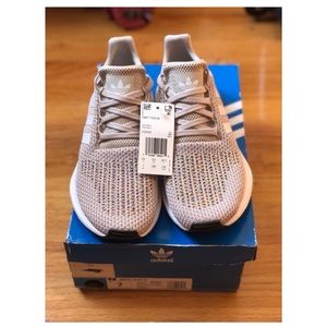 New Adidas Woman’s Sneakers, size 7!